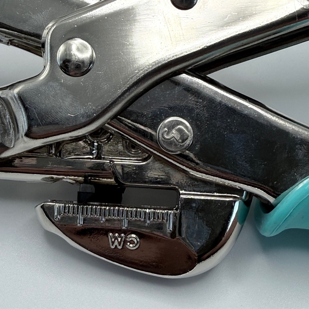 We R Memory Keepers Crop-A-Dile Hole Punch and Eyelet Setter Teal Handle - Picture 7 of 8